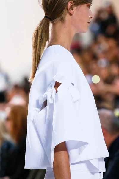 Look 25